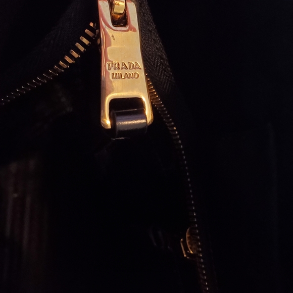 Designer Bag (Prada) - Picture 8 of 11